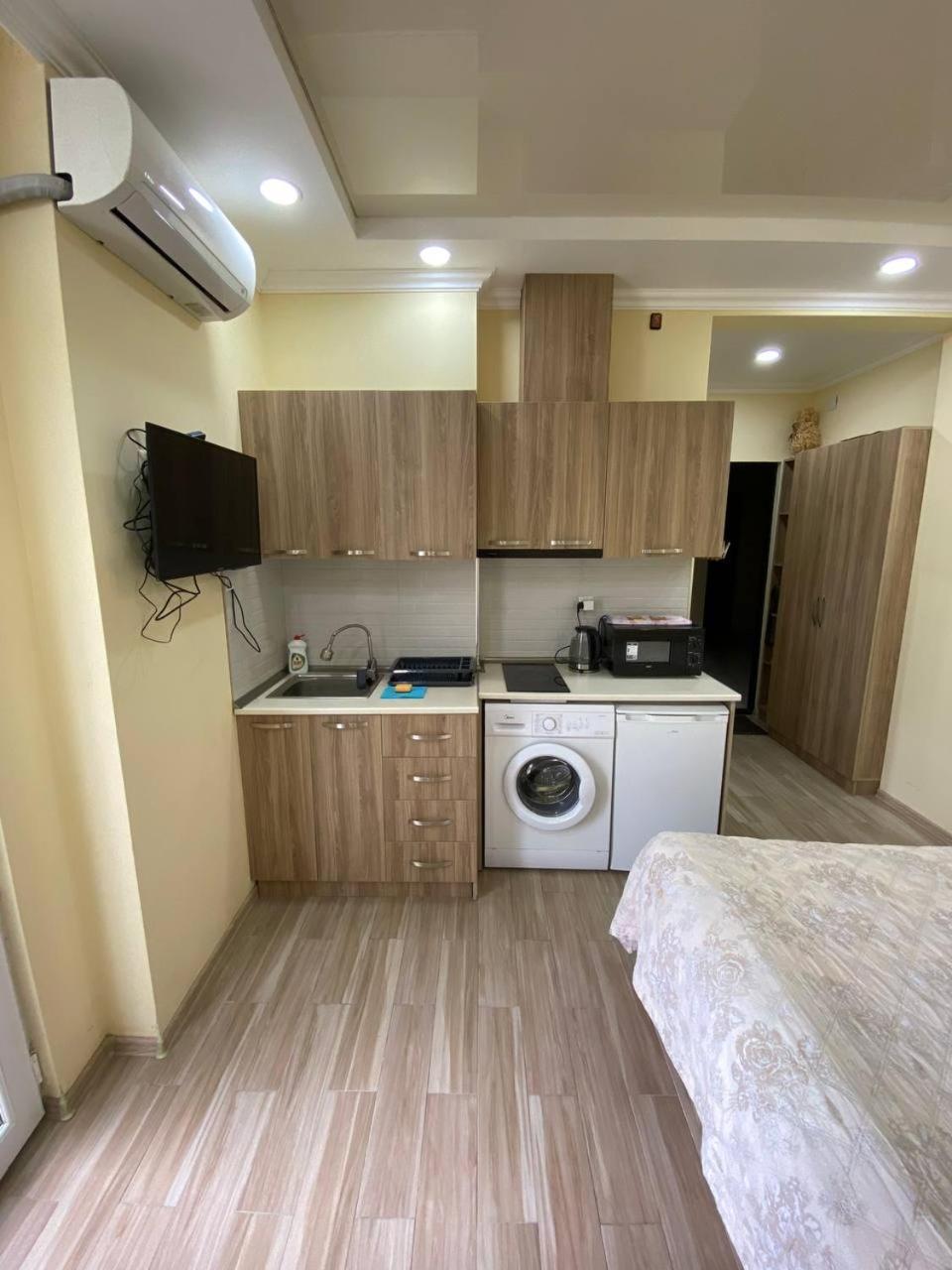 Студия Радуга У Моря Колхида Apartman Batumi Kültér fotó